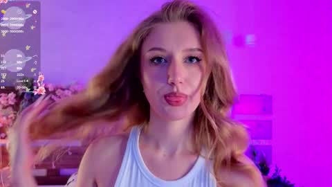 christinethornton online show from November 18, 8:32 pm