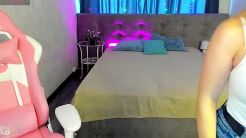 hristy3 online show from February 11, 8:05 am