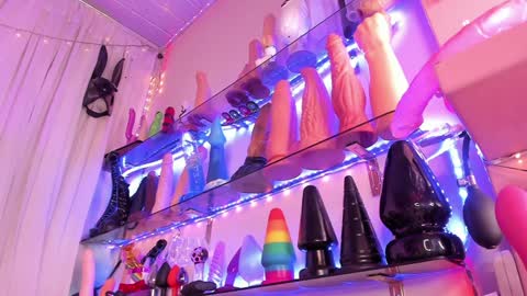 christy online show from December 14, 12:11 am