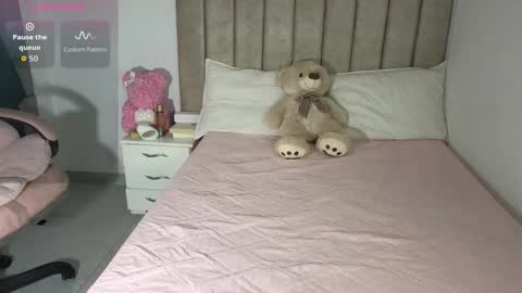 Mia online show from December 20, 5:44 am