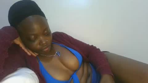 cilia petite online show from December 18, 7:35 am