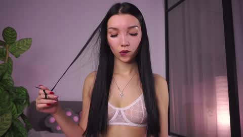   L  online show from November 3, 4:27 am