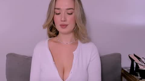 cindyprettywomen online show from December 18, 4:56 pm