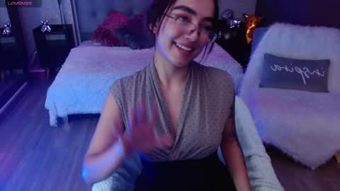 cinnamon_bite online show from December 3, 3:03 pm