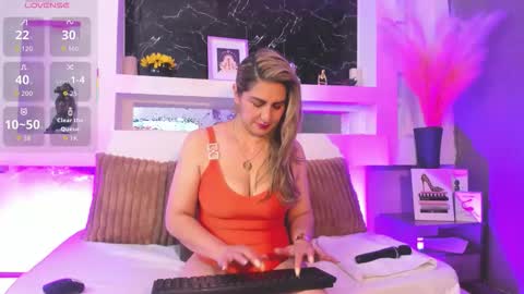 Cinthya  online show from February 18, 1:10 pm