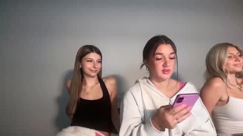 clairewalkerr online show from September 17, 5:11 pm