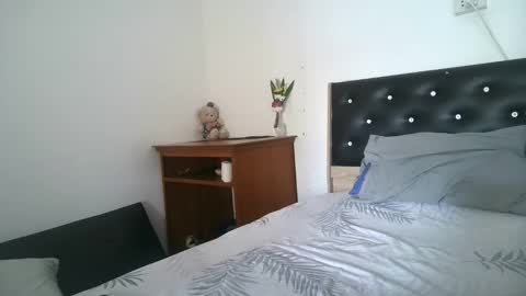 claralafontaine online show from April 17, 8:27 am