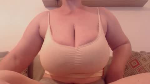 Clara online show from May 11, 9:45 pm