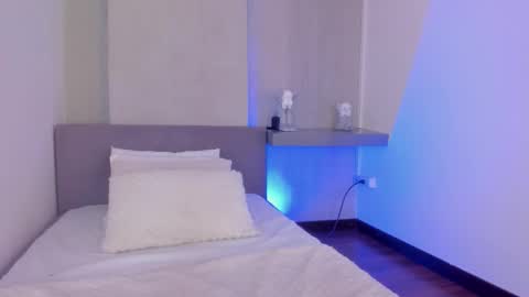 . Cleo Jhonson . online show from December 3, 4:37 am