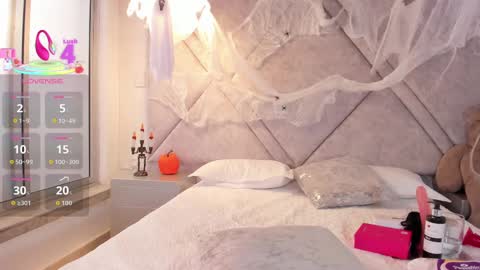 Cleopatra online show from October 8, 8:35 pm