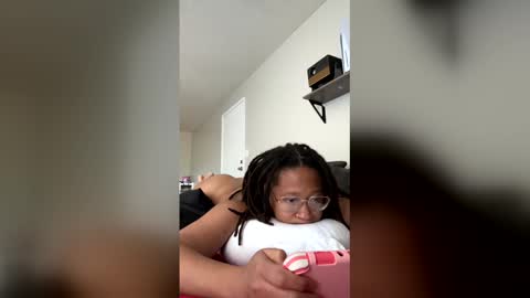 High Queen Clio online show from March 17, 4:22 pm