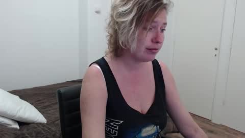 Syl  online show from March 5, 2:24 pm