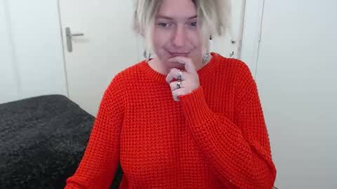 Syl  online show from October 26, 3:29 pm