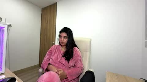 cloe small online show from March 9, 3:42 am