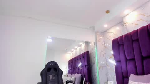 Cloe online show from December 17, 5:17 pm