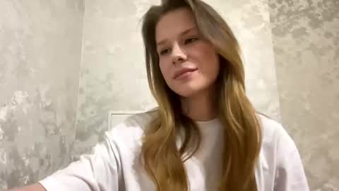 Sophie online show from June 17, 4:52 pm