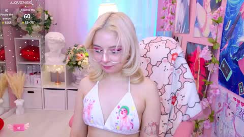 Mia online show from February 10, 9:15 pm