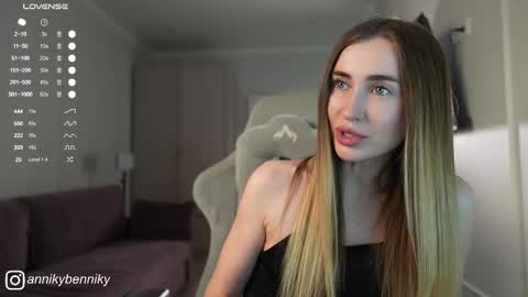 Anna online show from November 3, 5:50 pm