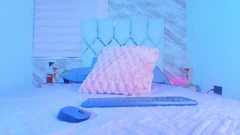 colett online show from November 19, 11:54 am