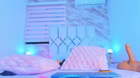 colett online show from December 3, 12:07 pm