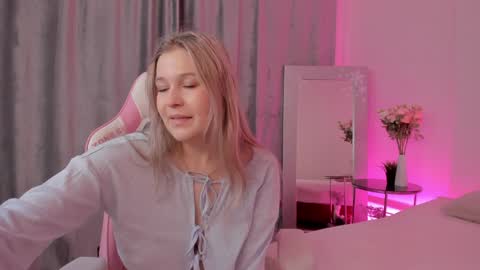 Collen Mon Tue Wed Thu Fri GMT 3 0300am - 0900am  online show from January 15, 12:19 am