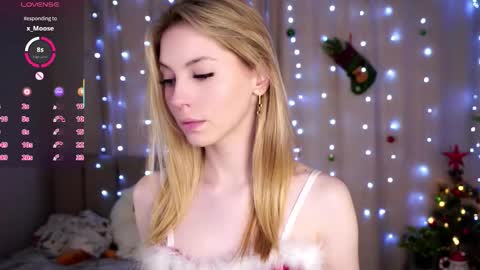 Hello im Sofia Welcme to my room .More hugs and kiss for you online show from December 18, 6:18 am