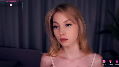 Hello im Sofia Welcme to my room .More hugs and kiss for you online show from October 18, 6:27 am