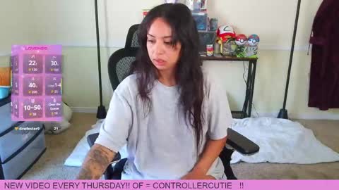 controllercutie online show from April 12, 1:58 pm