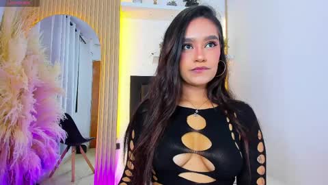 Coraline connected from 10 pm to 6 am Colombia time online show from April 7, 2:57 am