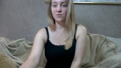cosmo_blondiee online show from November 11, 11:29 am