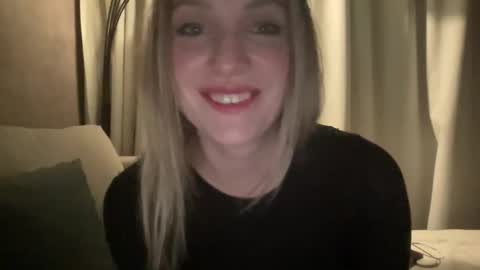 cosmo_blondiee online show from September 20, 7:12 pm