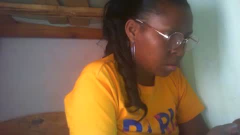 couleur_vanille online show from February 4, 8:02 am