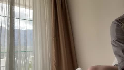 Elise online show from October 3, 10:20 am