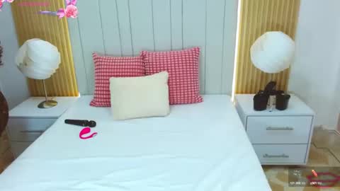 Sara online show from October 1, 1:05 pm