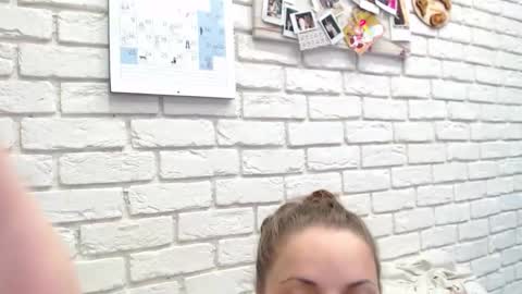 Crazyy Girl  online show from February 1, 7:51 am