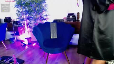 Sophie online show from December 17, 6:39 am