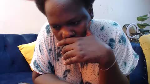 creamyqueen599257 online show from April 5, 2:16 pm