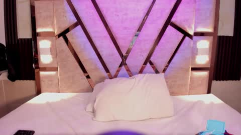 cristin  online show from March 20, 7:19 pm