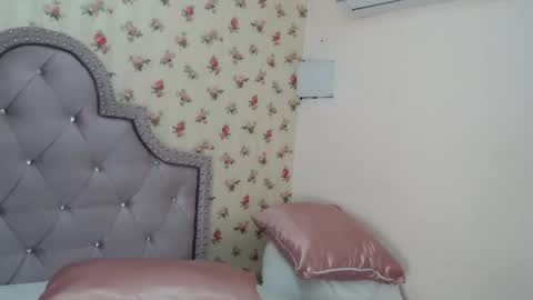 Milf Latina online show from April 13, 12:50 pm