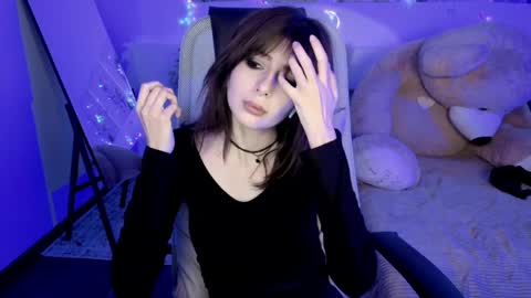 crystallbloom online show from April 3, 1:36 am