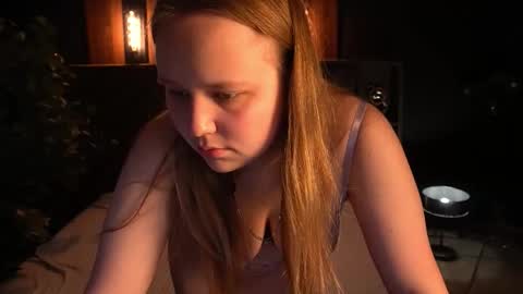 crystallpaws_ online show from November 28, 6:49 am