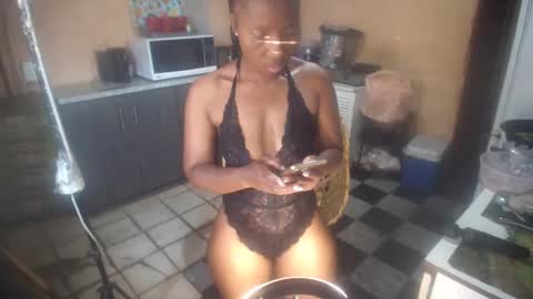 curvypear76x online show from October 25, 11:07 am