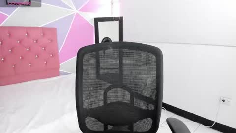 cloe chanel online show from November 28, 3:26 pm