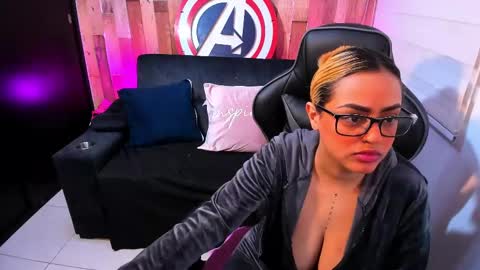    Independent Model online show from March 9, 1:25 am