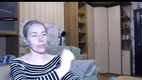 cute_lion_ online show from October 31, 1:59 pm