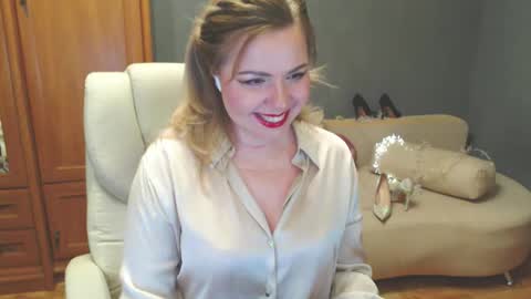 cute_phoenix online show from May 7, 7:28 pm