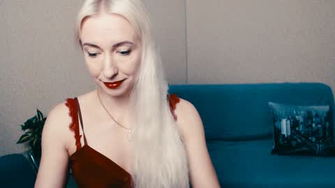 cute_smile_shy online show from February 6, 7:07 pm