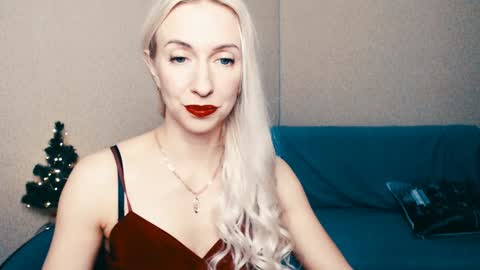 cute_smile_shy online show from January 5, 7:17 pm