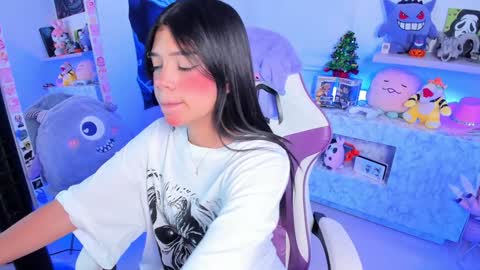  - independent model online show from December 10, 6:01 am