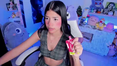  - independent model online show from January 23, 6:39 am